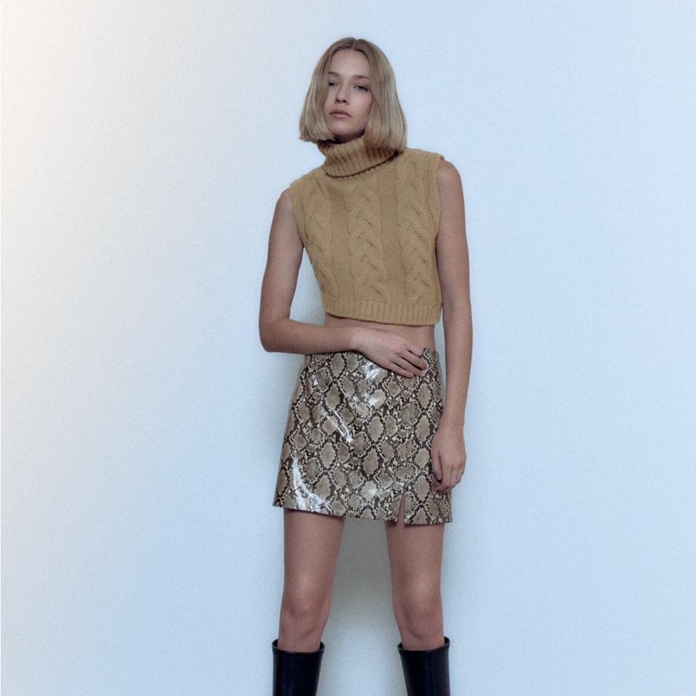 ANIMAL EMBOSSED FAUX LEATHER SKIRT